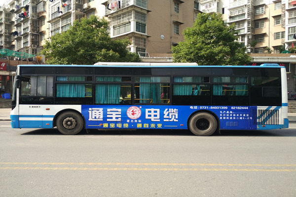 长沙402公交车广告